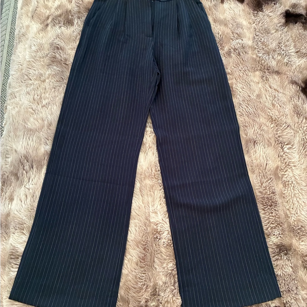Abercrombie & Fitch Sloan tailored wide leg pants - navy pinstripe. 27/4T